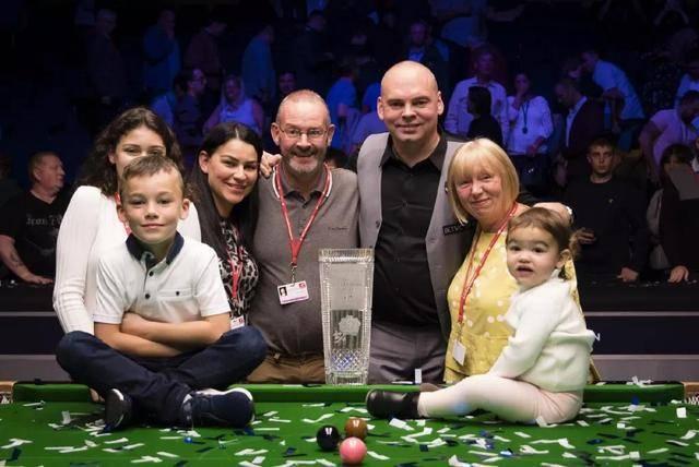 迈向全球互 迈向全球互