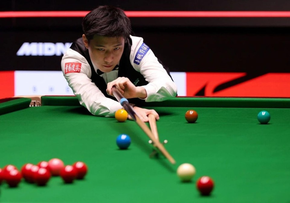 漫不经心吃 漫不经心吃